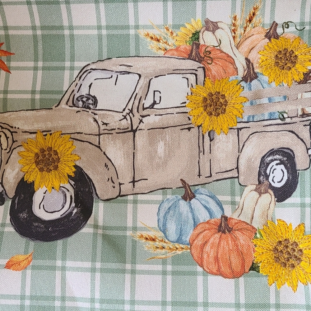 Charming Table Runner - Picture 6 of 8